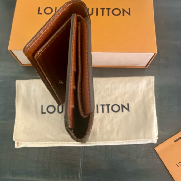 Louis Vuitton International Wallet - Picture 12 of 15